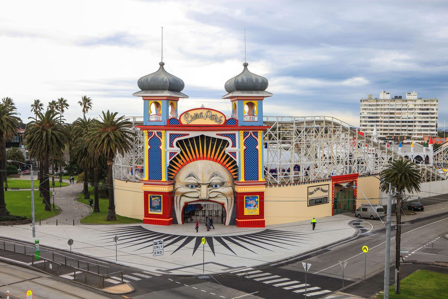 2Construct - Luna Park Forecourt Landscaping 01